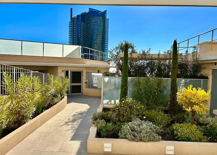 Luxueux Neuf - Frontiere - Piscine - Parking Prive