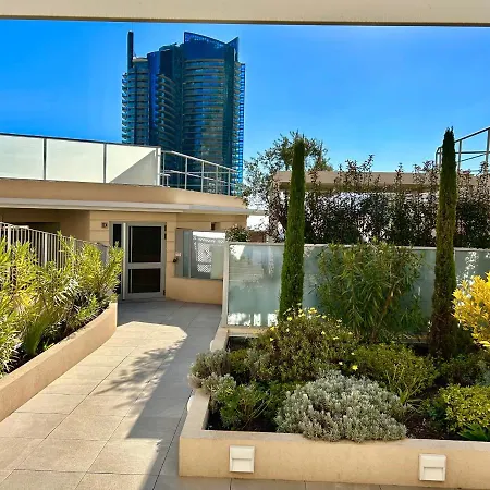 Luxueux Neuf - Frontiere - Piscine - Parking Prive