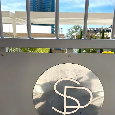 Luxueux Neuf - Frontiere - Piscine - Parking Prive Apartment *