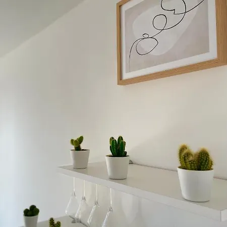 Luxueux Neuf - Frontiere - Piscine - Parking Prive Apartment *