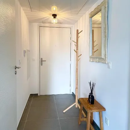 Apartment Luxueux Neuf - Frontiere - Piscine - Parking Prive
