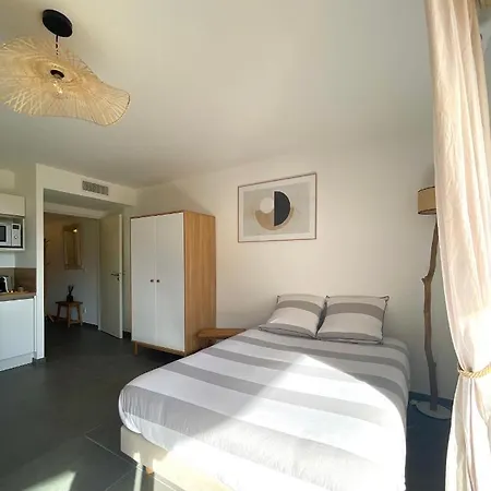 Luxueux Neuf - Frontiere - Piscine - Parking Prive Apartamento *